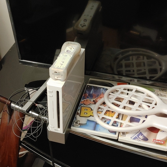 Wii game with games and accessories
